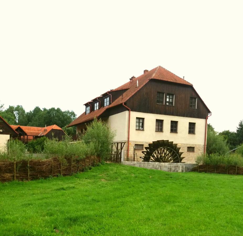 Hotel Kratochviluv Mlyn à Cervena Lhota  Extérieur photo