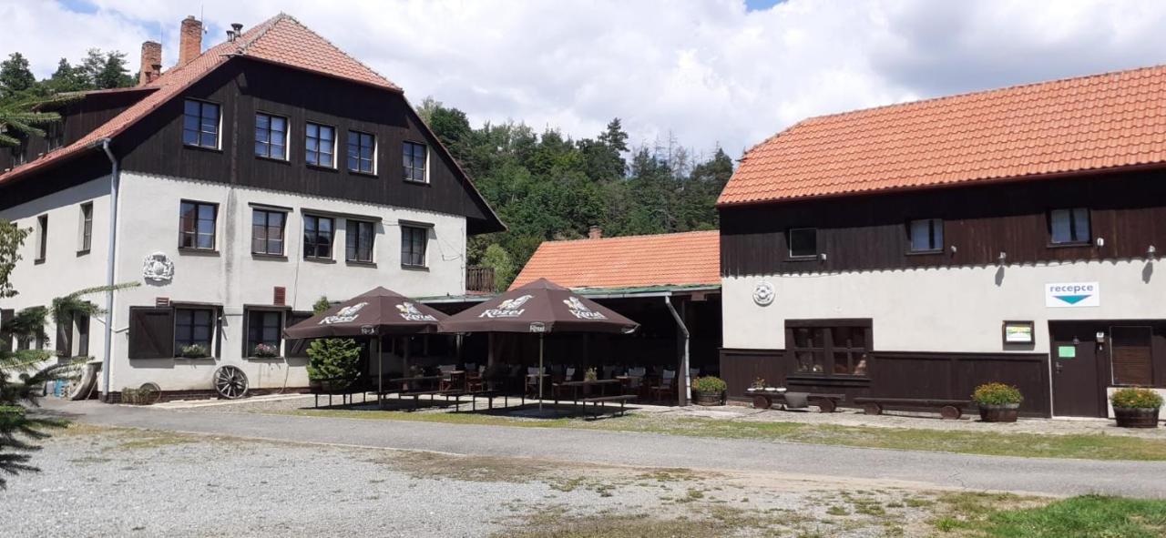 Hotel Kratochviluv Mlyn à Cervena Lhota  Extérieur photo